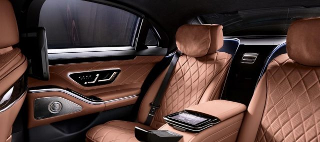 Mercedes-Benz S 680 GUARD 4MATIC (Kraftstoffverbrauch kombiniert (WLTP): 19,5 l/100 km, CO2-Emissionen kombiniert (WLTP): 442 g/km); Exterieur: onyxschwarz metallic; Interieur: Leder Exclusiv sienabraun/schwarz;Kraftstoffverbrauch kombiniert (WLTP): 19,5 l/100 km, CO2-Emissionen kombiniert (WLTP): 442 g/km*

Mercedes-Benz S 680 GUARD 4MATIC (combined fuel consumption (WLTP): 19.5 l/100 km, combined CO2 emissions (WLTP): 442 g/km); exterior: onyx black metallic; interior: Leather exclusive siena brown/black;Combined fuel consumption (WLTP): 19.5 l/100 km, combined CO2 emissions (WLTP): 442 g/km*